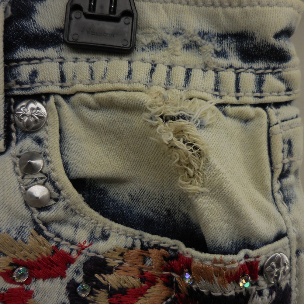 Miss Me Signature Short Acid Wash Embroidered Denim Shorts JP7258H Size 30 Y2K - Picture 4 of 6